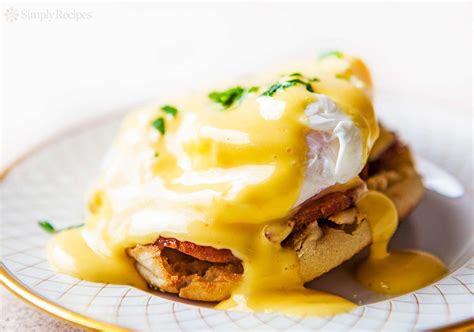 How to Make Eggs Benedict