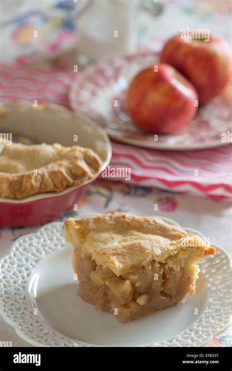 A slice of apple pie Stock Photo - Alamy