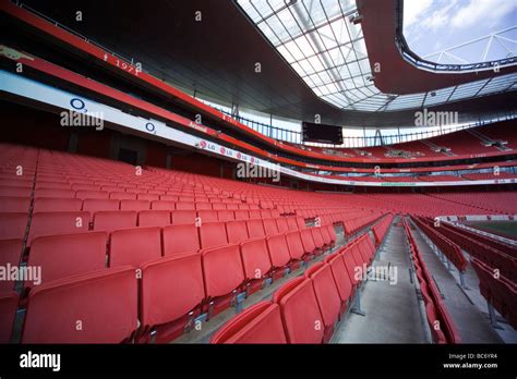 Emirates stadium arsenal empty hi-res stock photography and images - Alamy