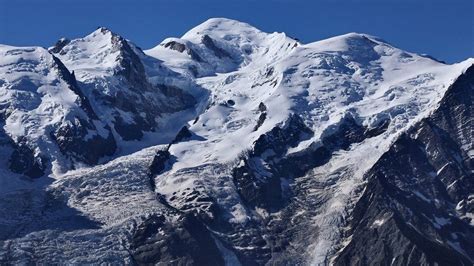 French mayor threatens €15,000 deposit to climb Mont Blanc - BBC News