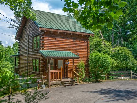 Pet-Friendly Cabins in Gatlinburg to Wag About | Vacasa