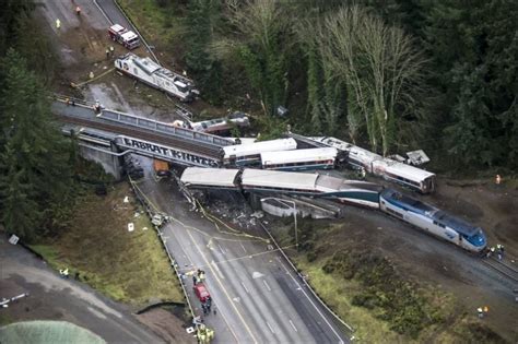 Amtrak train derails onto I-5 near Dupont, WA after overspeeding ...