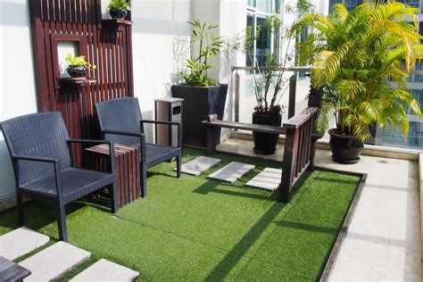 10 Amazing Artificial Grass Ideas for a Balcony - Balcony Boss