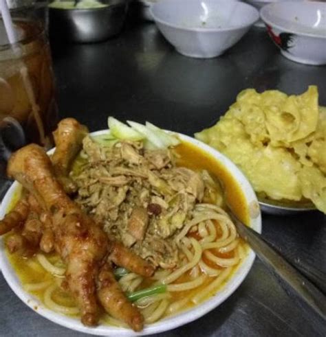 10 Rekomendasi Mie Ayam Ceker Paling Enak di Surabaya