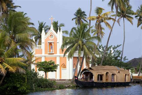 11 Dreamy Photos of Kerala's Backwaters Attractions