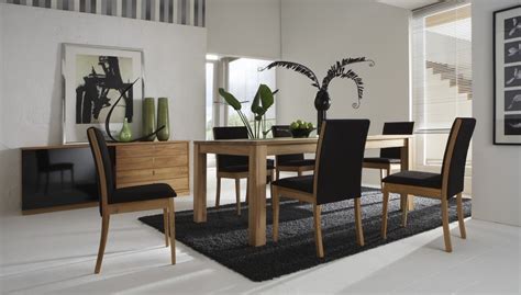 30 Rugs That Showcase Their Power Under the Dining Table