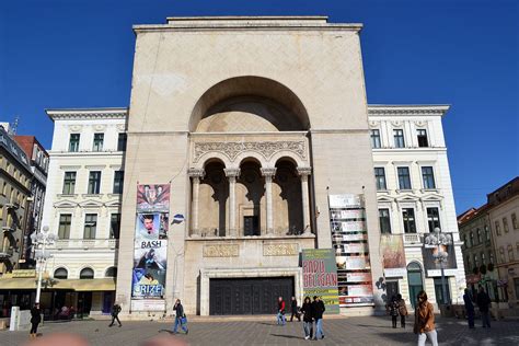 Primarul Robu vrea bani de la guvern ca să reabiliteze Opera din ...