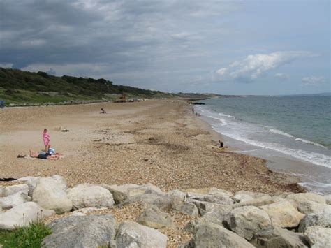 Christchurch Highcliffe Castle Beach, Dorset, England :: British Beaches