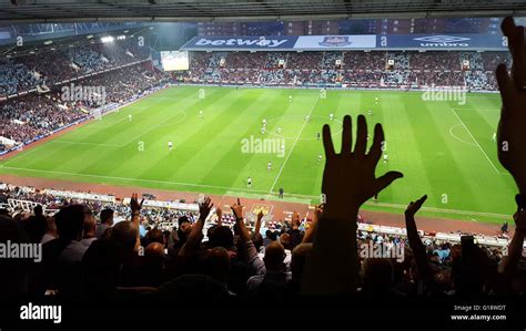 West ham united fans hi-res stock photography and images - Alamy