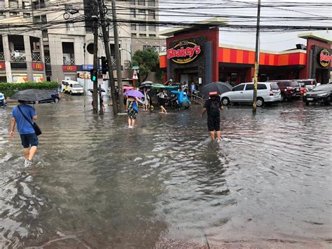 LOOK: Areas in Makati flooded after ‘Ineng’ dumps rain | Inquirer News