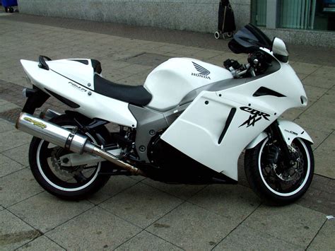 CBR1100XX | 2004 Honda Cbr1100xx Super Blackbird | kenjonbro | Flickr