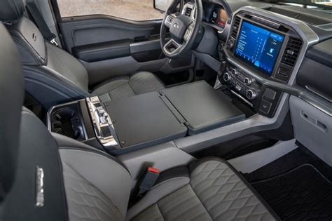 Ford lança nova F-150 com sistema híbrido, interior redesenhado e nova tela multimídia com SYNC 4