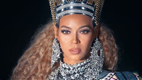 Madame Tussauds New York Unveils Beyonce Wax Figure | 100.9 The Grade | Classic Country Hits