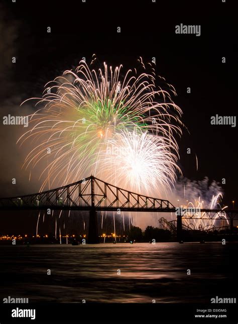 Fireworks la ronde montreal canada hi-res stock photography and images - Alamy