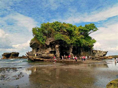 Tanah Lot Temple Entrance Ticket & Attraction - IdeTrips