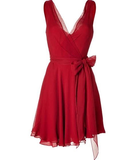 What color shoes goes best with a red dress? - My Fashion Wants