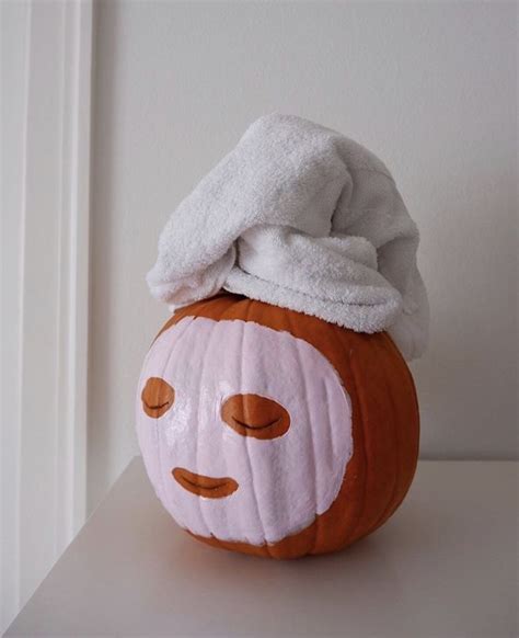 Pin by Felicity March on Halloween | Halloween decorations, Pumpkin ...