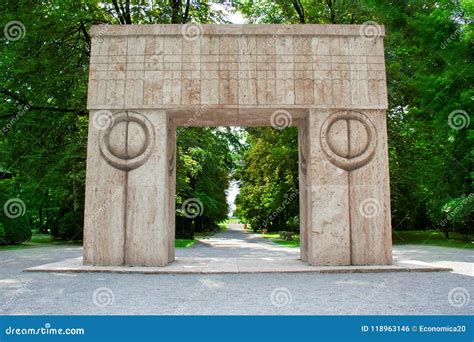 The Gate of the Kiss - Poarta Sarutului Stock Photo - Image of door ...