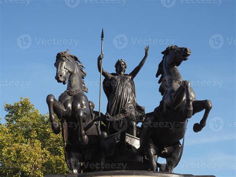 Boadicea statue in London 21180537 Stock Photo at Vecteezy