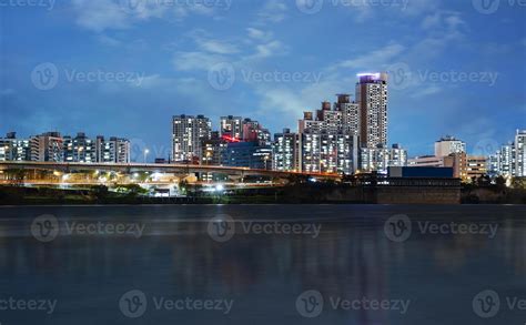 Night view of the Han River in Seoul 10517999 Stock Photo at Vecteezy