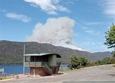 Bellfield blaze threatens Halls Gap and Pomonal residents | The Standard | Warrnambool, VIC