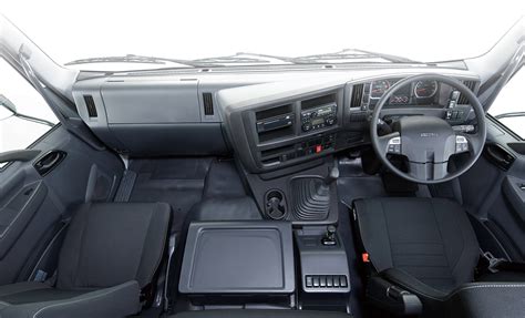 Cab Interior - Comfort/Storage | Isuzu Motors Limited