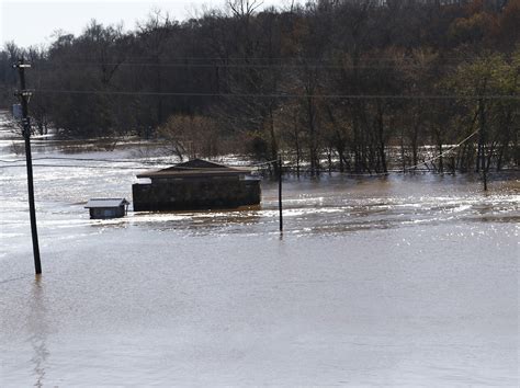 Officials: Mississippi Flooding Remains 'Precarious,' And Can 'Turn At Any Moment' | WJCT NEWS