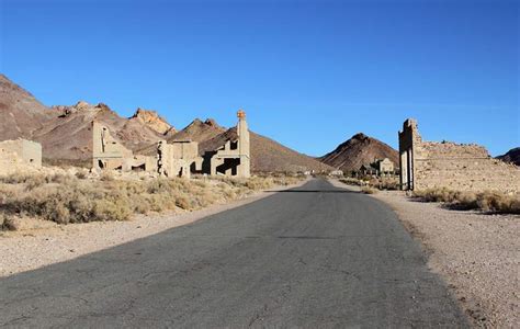 Exploring the Remains of Rhyolite Ghost Town