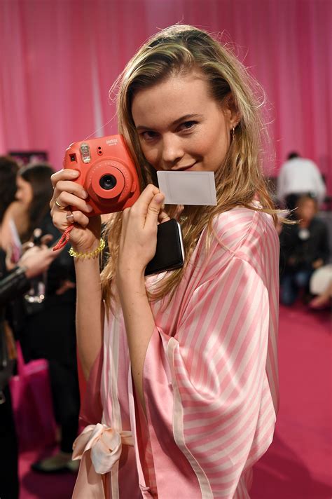 Behati Prinsloo 2015 Victoria’s Secret Fashion Show - Satiny.org