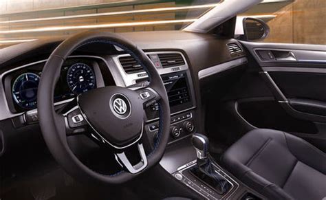 2020 Volkswagen e-Golf Review, Pricing, and Specs