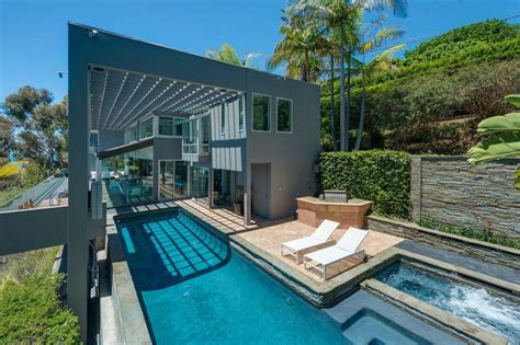 Matthew Perry Selling Modern Malibu Home