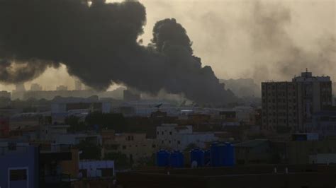 Sudan unrest: UN, aid groups suspend operations as death toll rises