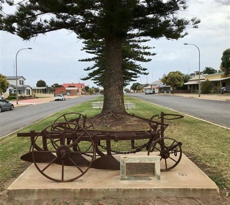 Pioneers of Port Victoria District | Monument Australia