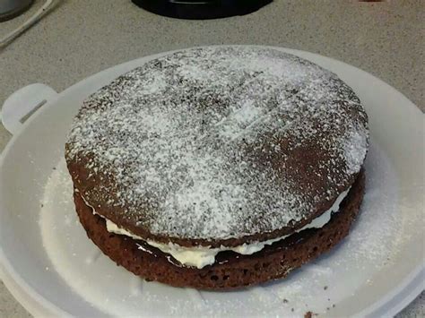 Chocolate Victoria sponge fresh cream | Food, Treat recipe, Victoria sponge