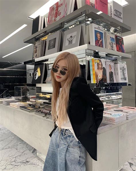 8 Times BLACKPINK's Rosé Looked Good In Her Off-Stage Outfits