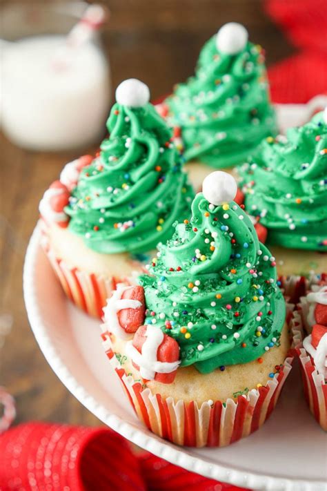 19 Cute Christmas Cupcake Ideas - Easy Recipes and Decorating Tips for ...