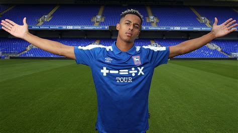 Ipswich Town FC | OMARI HUTCHINSON JOINS TOWN ON LOAN