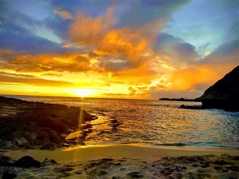 [OC] A sunset on the beach in Waianae, HI [4032x3024] : r/EarthPorn