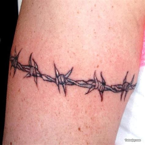 25+ best ideas about Barbed Wire Tattoos on Pinterest | Country girl tattoos, Barb wire tattoos ...