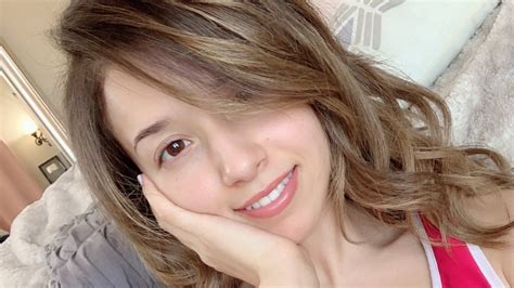 Here's What Pokimane Looks Like Going Makeup-Free