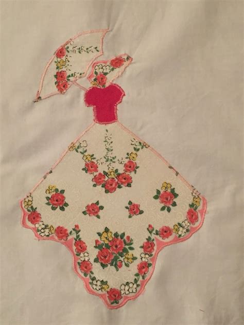 Deerecountry Quilts : Pattern for Sunbonnet Sue Hankie quilt block