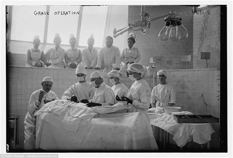 Chilling photographs show surgery in the 19th century | Vintage medical ...