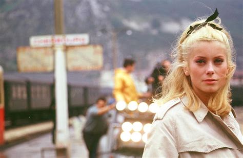 Movie - The Umbrellas of Cherbourg with Catherine Deneuve (EN subtitles) - MerciSF