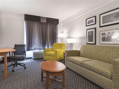 La Quinta Inn & Suites by Wyndham Miami Airport East - Best stays in ...