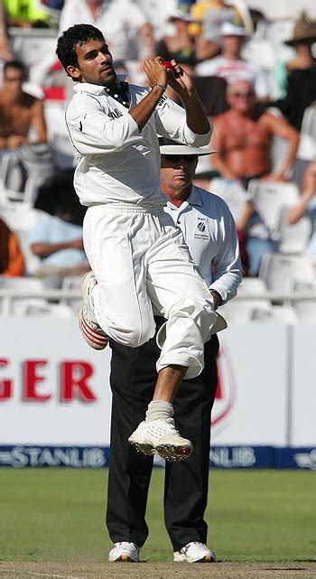 Zaheer Khan steams in | ESPNcricinfo.com