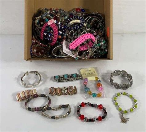 Box of costume jewelry bracelets - Hash Auctions