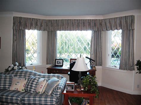 Photo Gallery of The 5 Window Bay Window Treatments