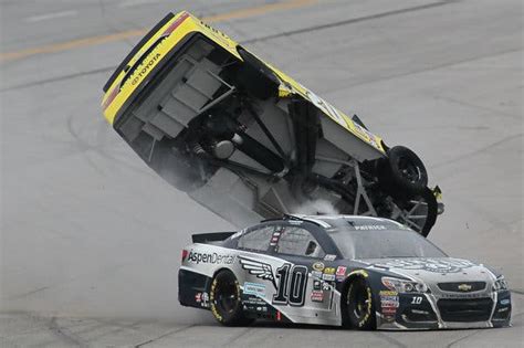 Crashes Pile Up at Talladega - The New York Times