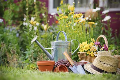 Reader Question: Share YOUR Frugal Gardening Tips (+ DIY Stacked Potted Herb Garden Idea) - Hip2Save