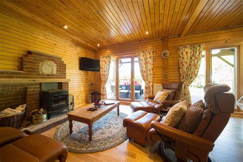 Top 6 Log Cabins With Hot Tubs In New Forest, UK - Updated 2024 | Trip101